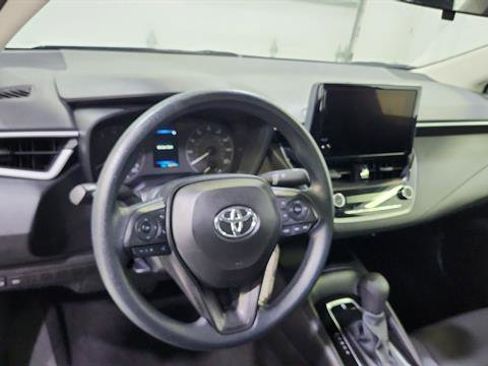 Used 2025 Toyota Corolla LE FWD image 17