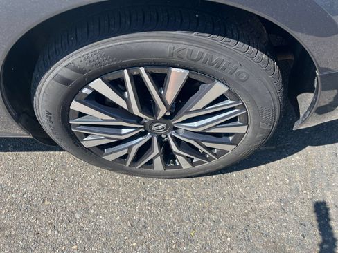 Used 2025 Nissan Altima 2.5 SV FWD image 26