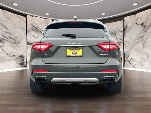 Used 2018 Maserati Levante GranLusso AWD/4WD image 6
