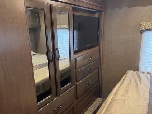 Used 2018 Ford E-450 and Econoline 450 Super Duty w/ Motorhome Prep Package image 28