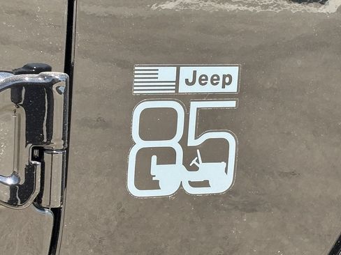 New 2026 Jeep Gladiator Sport AWD/4WD image 3