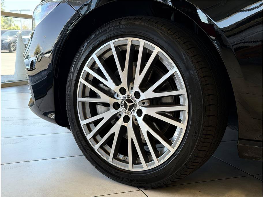 Used 2025 Mercedes-Benz CLA 250 4MATIC image 9