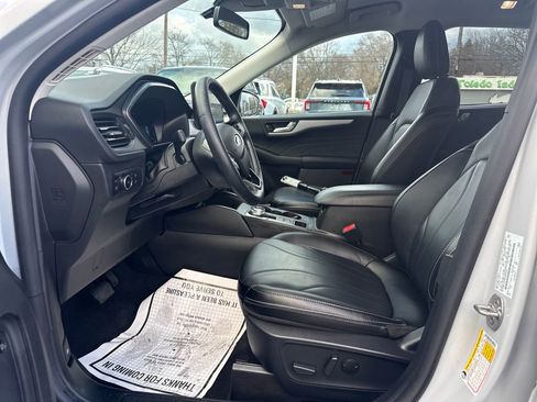 Used 2025 Ford Escape Platinum w/ Premium Technology Package image 24