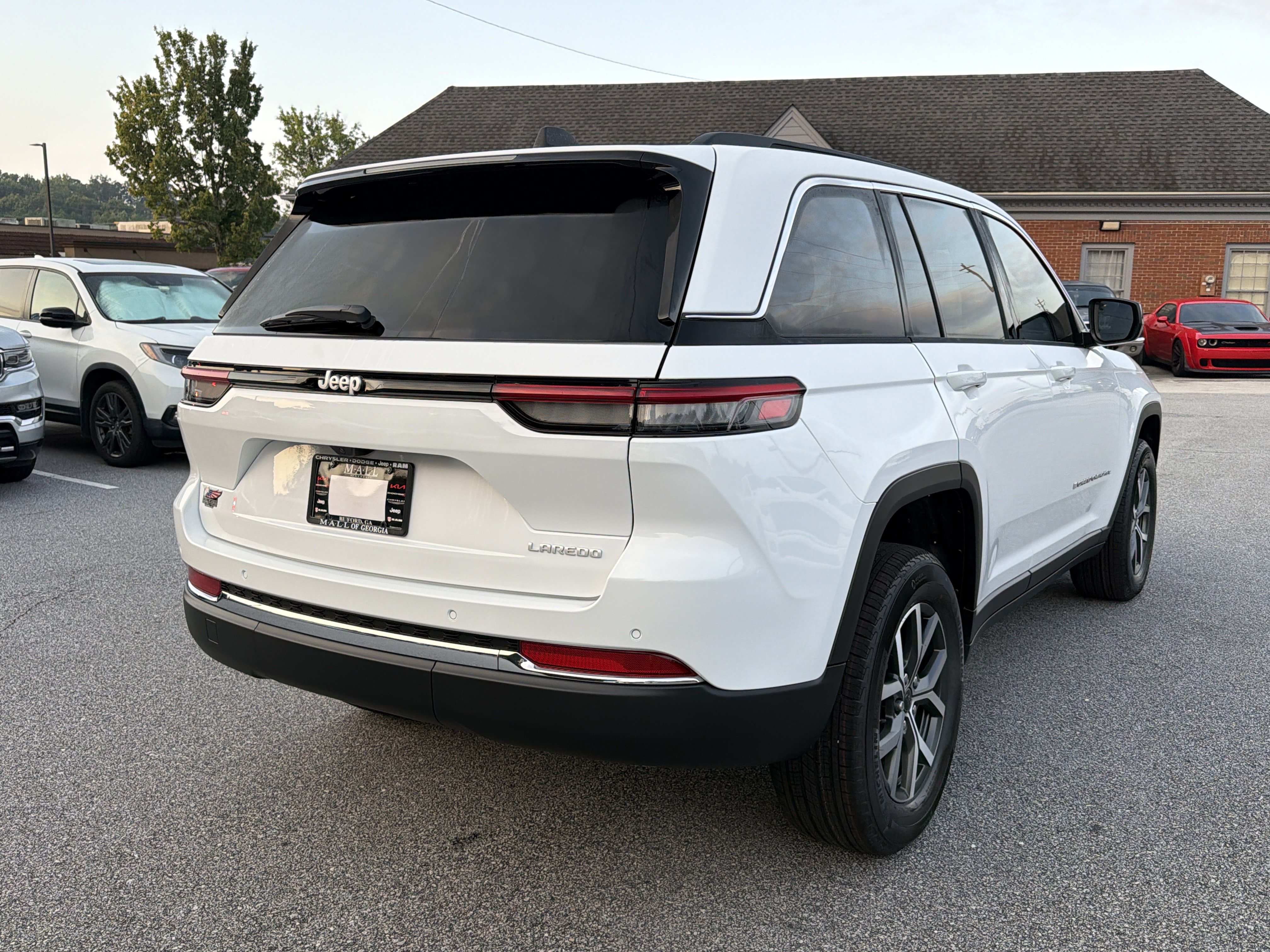 New 2027 Jeep Grand Cherokee Laredo X RWD image 5
