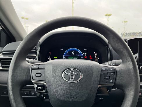 Used 2025 Toyota Camry LE image 27