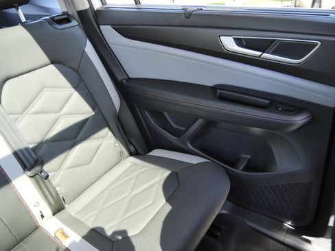 Certified 2025 Volkswagen Atlas Peak Edition SE AWD/4WD image 14