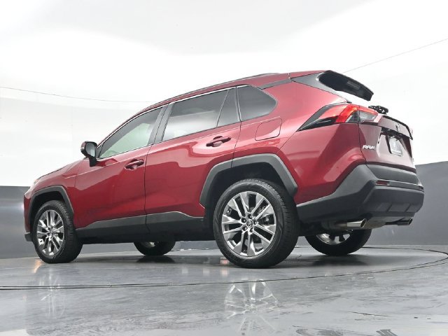 Used 2020 Toyota RAV4 XLE Premium FWD image 35