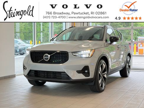 Certified 2025 Volvo XC40 B5 Plus AWD/4WD image 1
