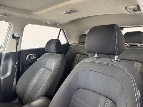 Used 2025 Hyundai Venue SEL FWD image 8