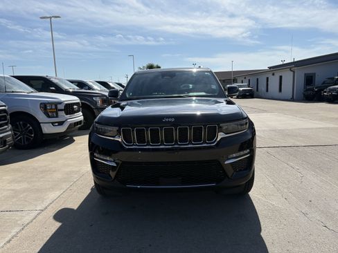 Used 2023 Jeep Grand Cherokee Limited image 2