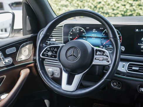 Used 2021 Mercedes-Benz GLS 450 4MATIC image 13