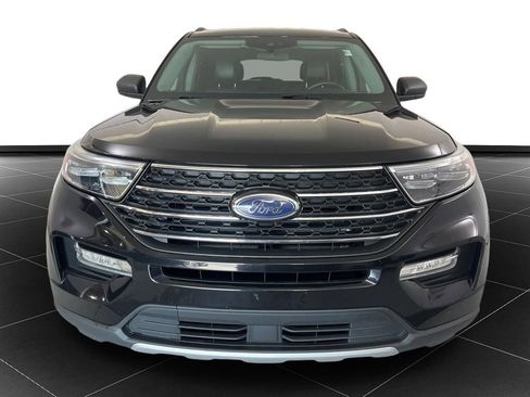 Used 2022 Ford Explorer XLT w/ Equipment Group 202A AWD/4WD image 8