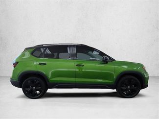 Used 2025 Volkswagen Taos SE FWD video 4