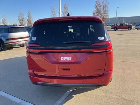 New 2026 Chrysler Pacifica Select AWD/4WD image 7