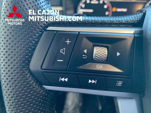 Used 2025 Mitsubishi Outlander AWD image 19