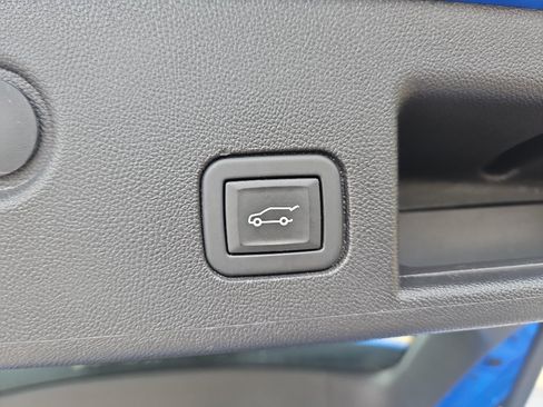 Used 2024 Chevrolet Equinox LT FWD image 11