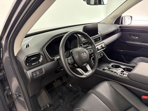 Used 2024 Honda Pilot Touring image 4