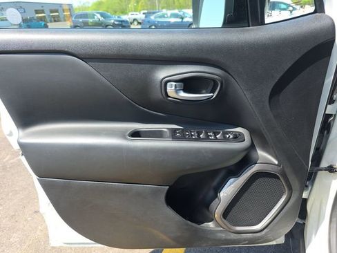 Used 2022 Jeep Renegade Limited AWD/4WD image 22
