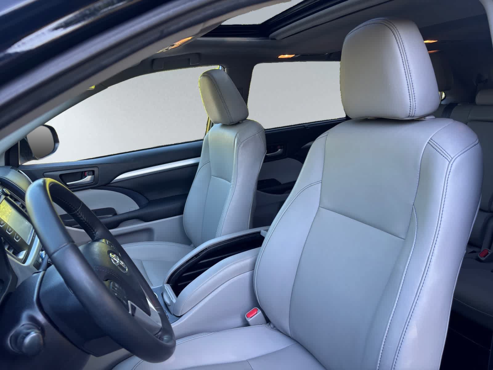 Used 2019 Toyota Highlander XLE AWD/4WD image 15