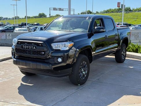 Used 2023 Toyota Tacoma SR5 w/ Technology Package AWD/4WD image 11