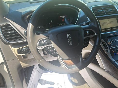 Used 2019 Lincoln Nautilus Reserve AWD/4WD image 16