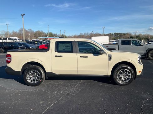 New 2025 Ford Maverick XLT image 4
