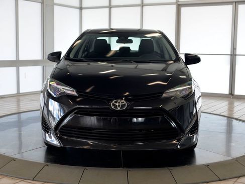 Used 2018 Toyota Corolla LE FWD image 3