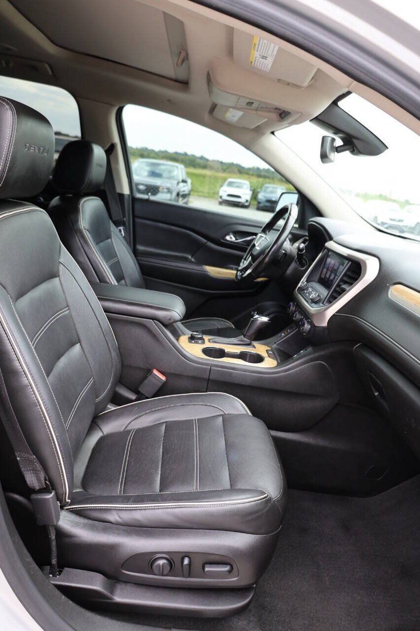 Used 2018 GMC Acadia Denali w/ Technology Package AWD/4WD image 15