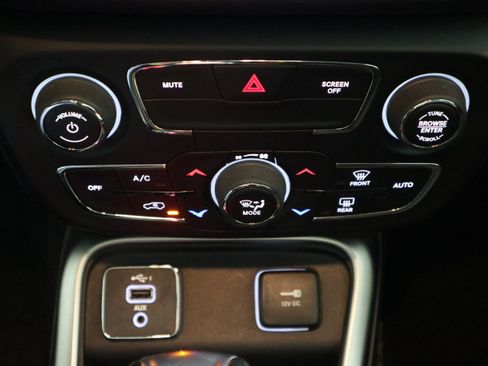 Used 2021 Jeep Compass Latitude FWD image 25