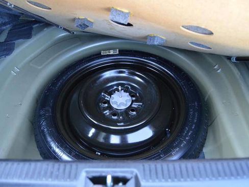 Used 2011 Toyota Camry LE image 31