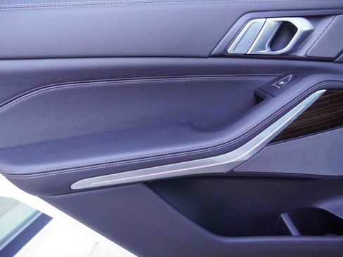 Certified 2025 BMW X5 xDrive50e w/ Premium Package image 34