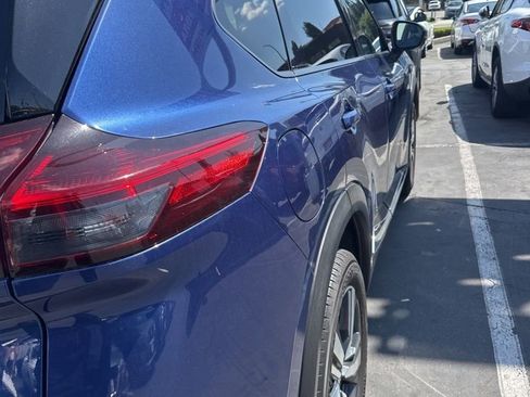 Used 2023 Nissan Rogue SL w/ SL Premium Package image 5