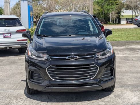 Used 2022 Chevrolet Trax LT w/ Midnight Edition image 2
