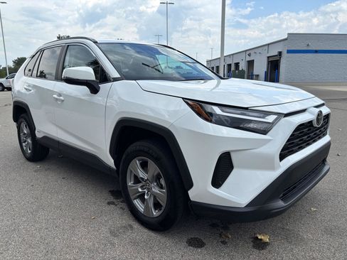 Used 2025 Toyota RAV4 XLE AWD/4WD image 7