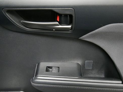 Certified 2025 Toyota Highlander LE image 27