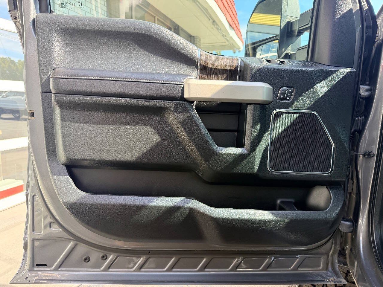 Used 2021 Ford F250 Lariat w/ Lariat Ultimate Package AWD/4WD image 18