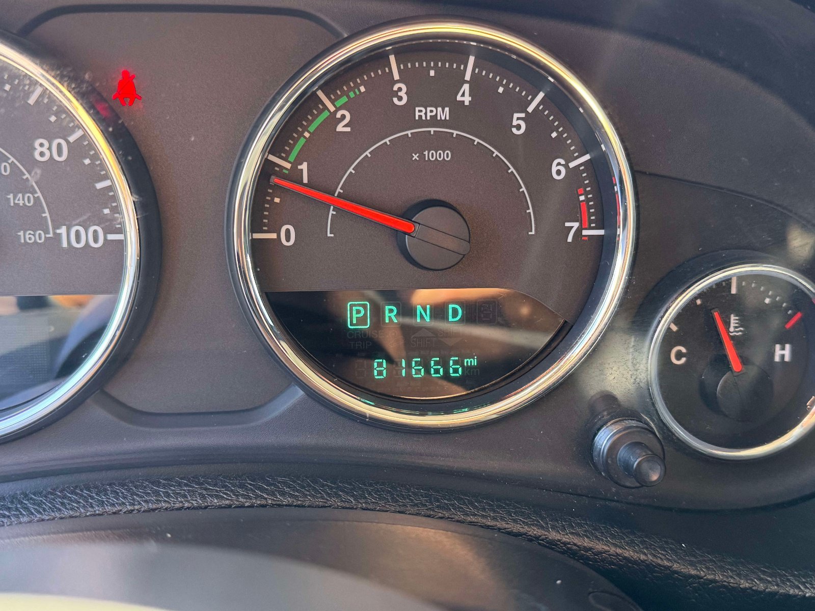 Used 2016 Jeep Wrangler Sahara w/ Connectivity Group AWD/4WD image 18