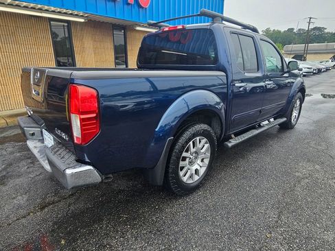Used 2010 Nissan Frontier LE w/ LE Value Truck Pkg AWD/4WD image 8