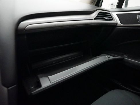 Used 2020 Ford Fusion SE image 29