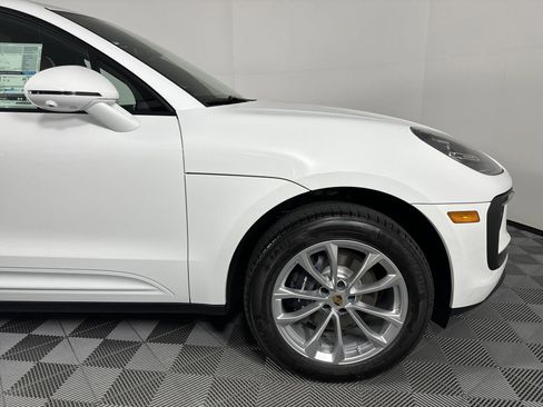 Certified 2025 Porsche Macan image 22