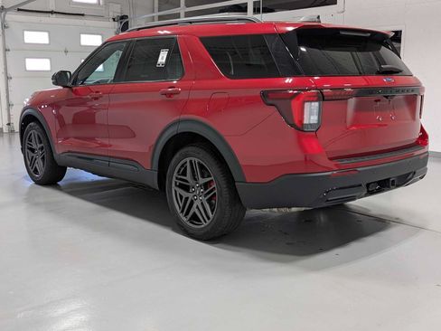 Used 2025 Ford Explorer ST-Line w/ ST-Line Street Pack AWD/4WD image 10