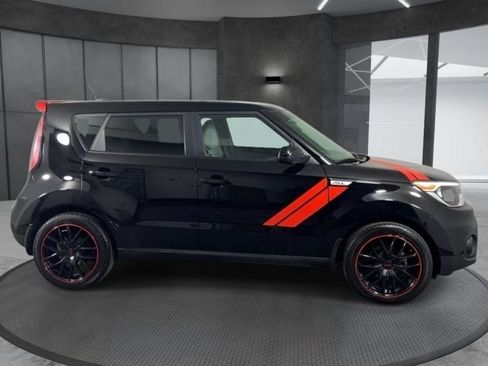 Used 2017 Kia Soul FWD image 4