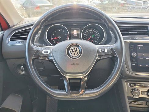 Used 2018 Volkswagen Tiguan SE image 28