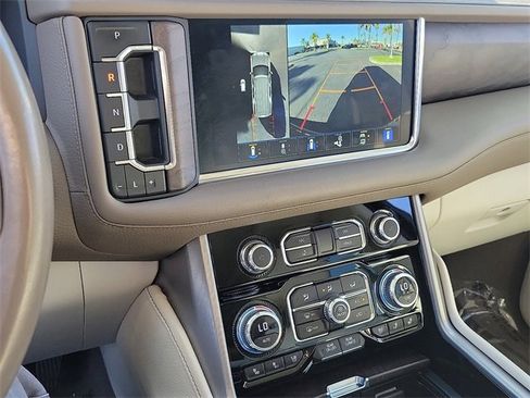 Used 2023 GMC Yukon Denali image 12