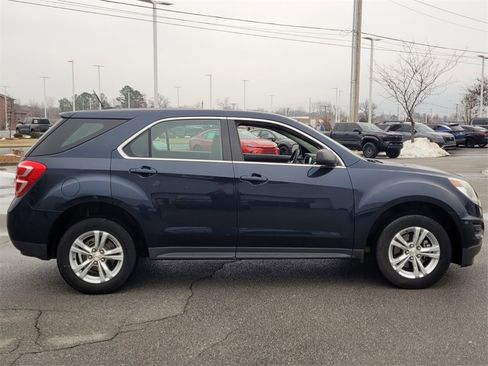Used 2017 Chevrolet Equinox LS image 2