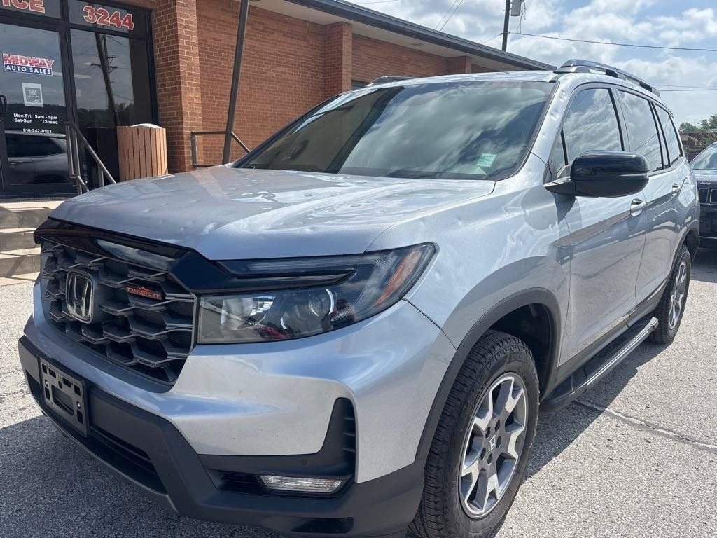 Used 2023 Honda Passport TrailSport image 2