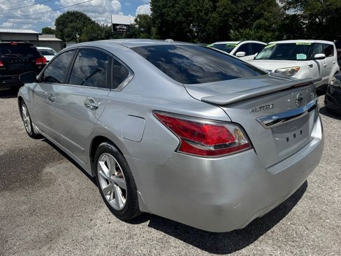 Used 2015 Nissan Altima 2.5 SL w/ Technology Package FWD image 5