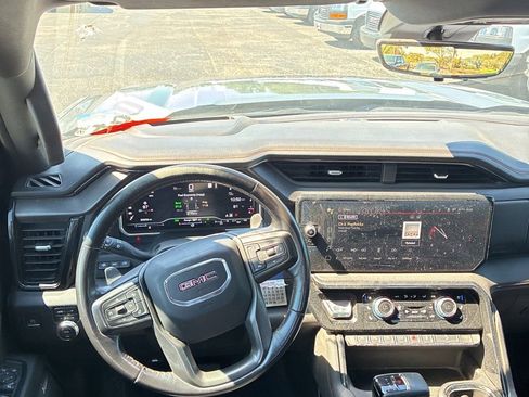Used 2023 GMC Sierra 1500 AT4 w/ Technology Package AWD/4WD image 18