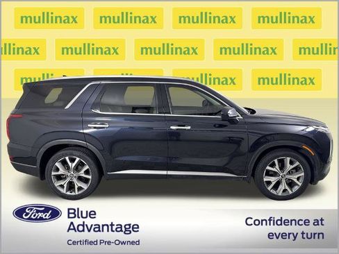 Used 2021 Hyundai Palisade SEL w/ Premium Package FWD image 2