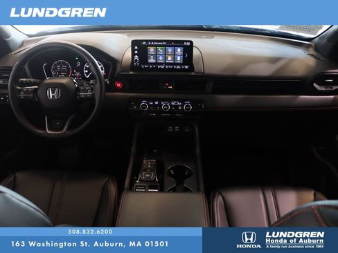 Used 2025 Honda Pilot TrailSport image 19